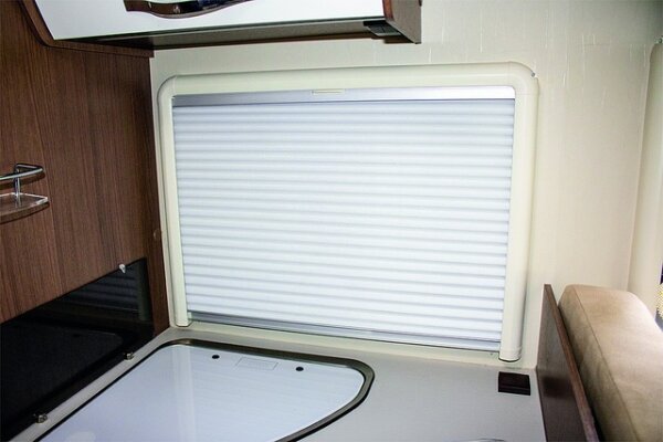 Kombi-Plissee-Rollo REMIflair IV 1300 x 600 mm Farbe Kassette cremeweiß Plissee grauweiß
