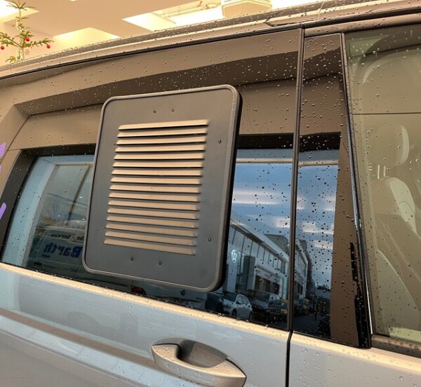 Lüftungsgitter Schiebefenster HKG Frischlüfter passend f. VW T7 ab 06/21 Vers. Beifahrers. breit rechts schwarz